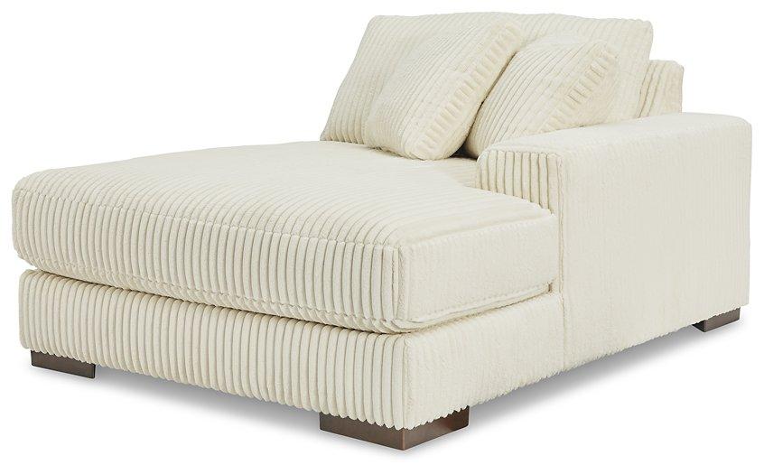 Lindyn Sectional